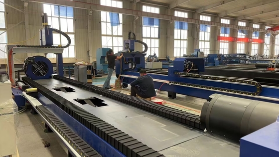 Ηλεκτρονική μηχανή κοπής λέιζερ ινών CNC 1500W για μεταλλικά μικρά στρογγυλά τετραγωνικά σωλήνες